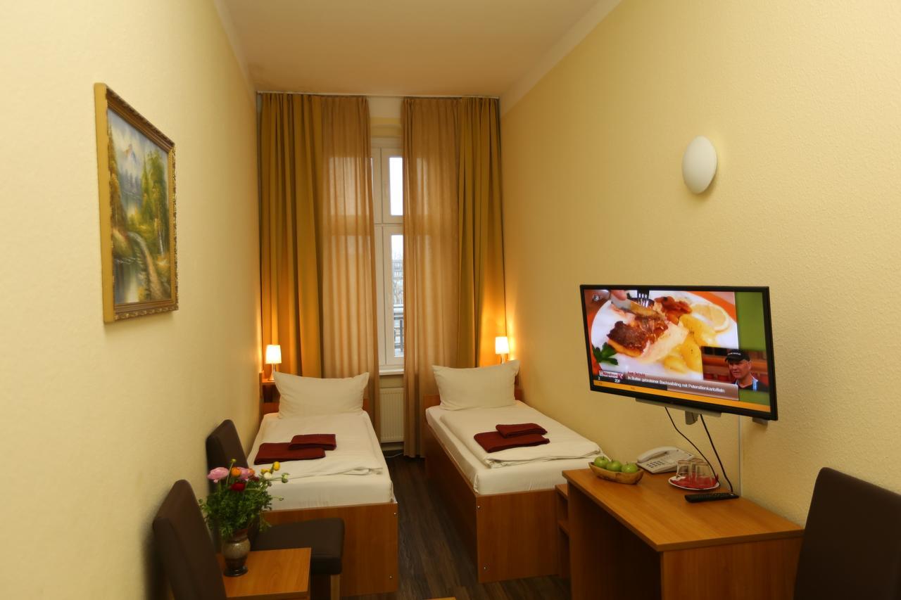 Hotel Ai Koenigshof Berlin Bagian luar foto